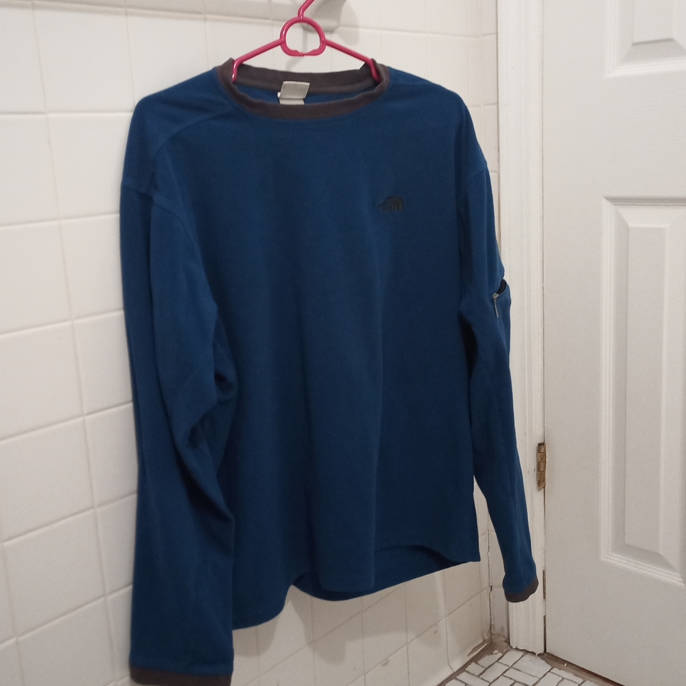 North face crew neck size Large.